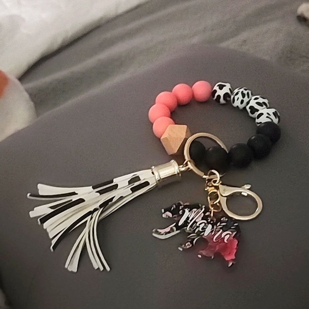 Beaded wristlet keychain